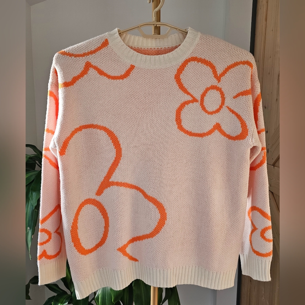Unbranded women's size XL peach knit‎ sweater with orange flowers